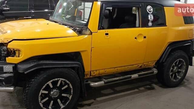 Желтый Тойота ФЖ Крузер, объемом двигателя 3.96 л и пробегом 161 тыс. км за 25900 $, фото 39 на Automoto.ua