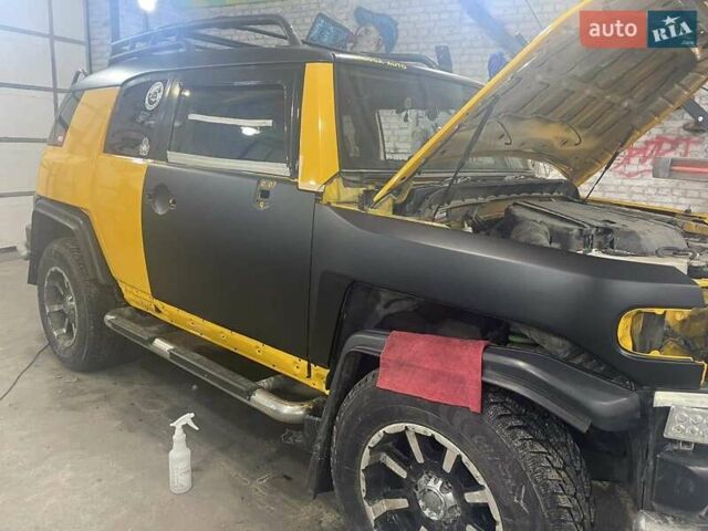 Желтый Тойота ФЖ Крузер, объемом двигателя 3.96 л и пробегом 161 тыс. км за 25900 $, фото 40 на Automoto.ua