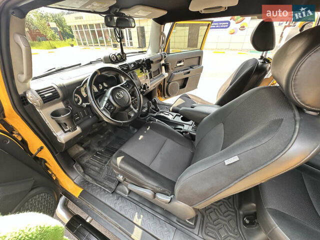 Желтый Тойота ФЖ Крузер, объемом двигателя 3.96 л и пробегом 161 тыс. км за 25900 $, фото 21 на Automoto.ua