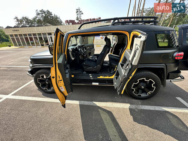 Желтый Тойота ФЖ Крузер, объемом двигателя 3.96 л и пробегом 161 тыс. км за 25900 $, фото 19 на Automoto.ua