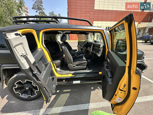 Желтый Тойота ФЖ Крузер, объемом двигателя 3.96 л и пробегом 161 тыс. км за 25900 $, фото 16 на Automoto.ua