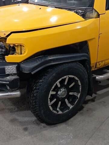 Желтый Тойота ФЖ Крузер, объемом двигателя 3.96 л и пробегом 161 тыс. км за 25900 $, фото 42 на Automoto.ua