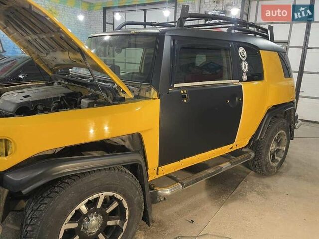Желтый Тойота ФЖ Крузер, объемом двигателя 3.96 л и пробегом 161 тыс. км за 25900 $, фото 35 на Automoto.ua