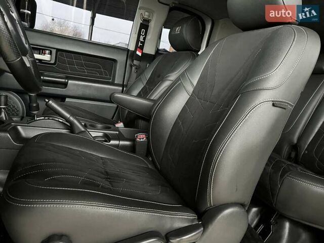 Серый Тойота ФЖ Крузер, объемом двигателя 3.96 л и пробегом 271 тыс. км за 26099 $, фото 19 на Automoto.ua