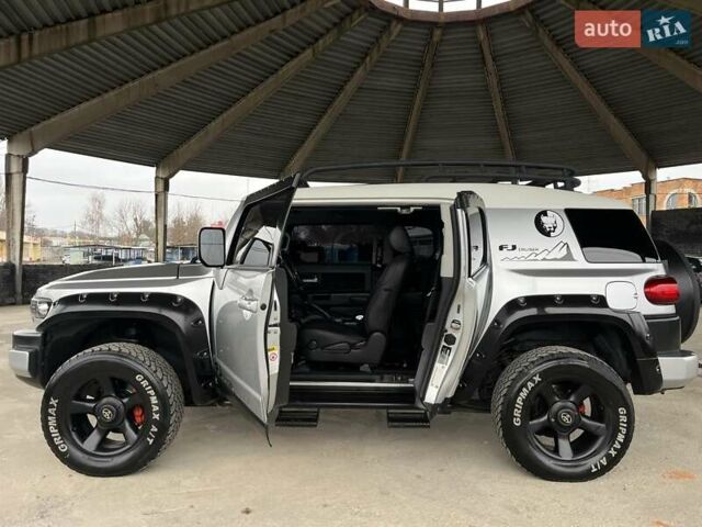 Серый Тойота ФЖ Крузер, объемом двигателя 3.96 л и пробегом 271 тыс. км за 26099 $, фото 8 на Automoto.ua