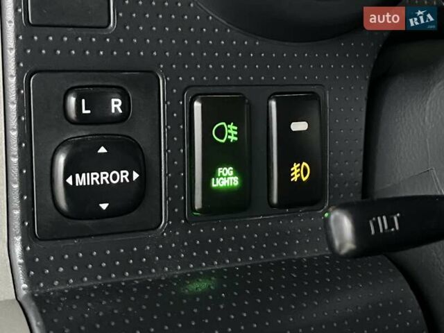 Серый Тойота ФЖ Крузер, объемом двигателя 3.96 л и пробегом 271 тыс. км за 26099 $, фото 31 на Automoto.ua