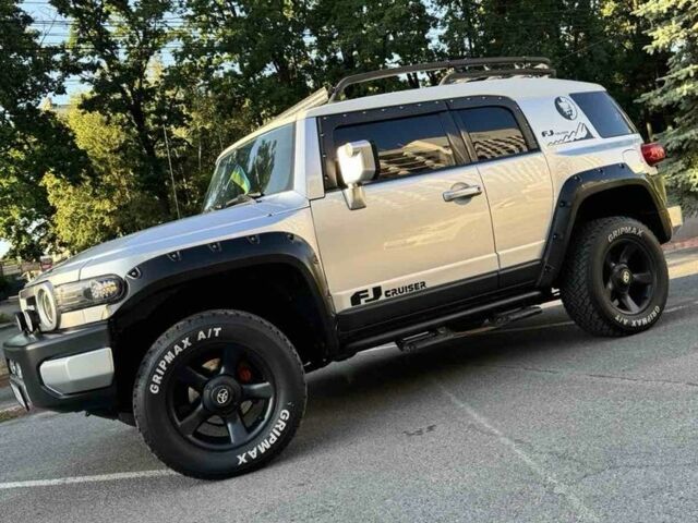 Серый Тойота ФЖ Крузер, объемом двигателя 4 л и пробегом 296 тыс. км за 24900 $, фото 7 на Automoto.ua