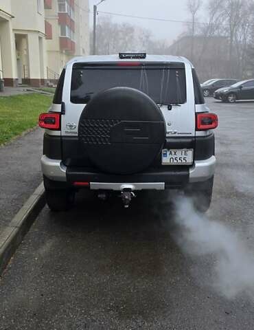 Серый Тойота ФЖ Крузер, объемом двигателя 3.96 л и пробегом 240 тыс. км за 20500 $, фото 1 на Automoto.ua