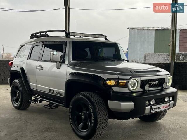 Серый Тойота ФЖ Крузер, объемом двигателя 3.96 л и пробегом 271 тыс. км за 26099 $, фото 18 на Automoto.ua