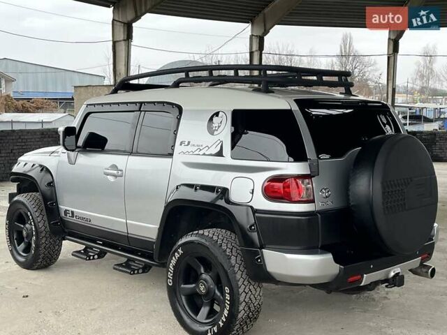 Серый Тойота ФЖ Крузер, объемом двигателя 3.96 л и пробегом 271 тыс. км за 26099 $, фото 10 на Automoto.ua