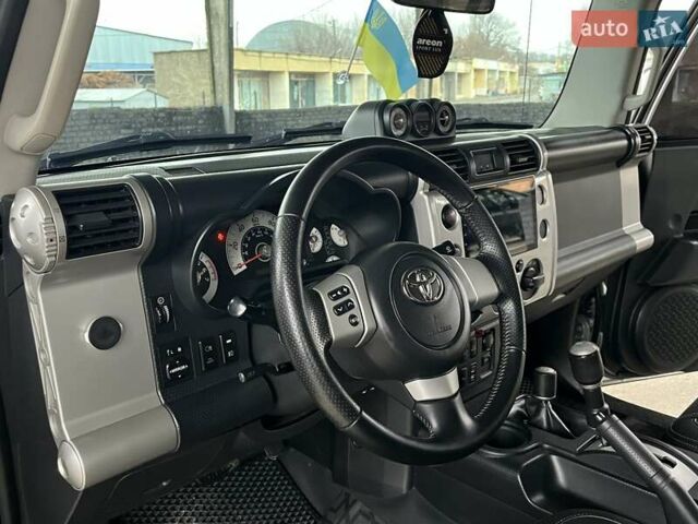 Серый Тойота ФЖ Крузер, объемом двигателя 3.96 л и пробегом 271 тыс. км за 26099 $, фото 27 на Automoto.ua