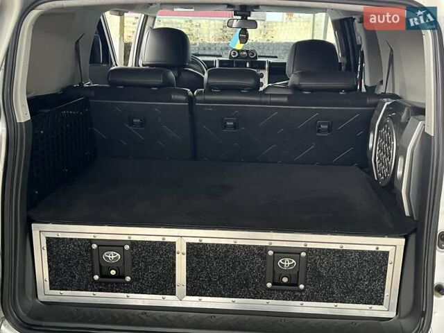 Серый Тойота ФЖ Крузер, объемом двигателя 3.96 л и пробегом 271 тыс. км за 26099 $, фото 42 на Automoto.ua