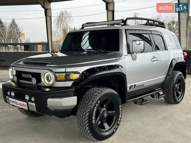 Серый Тойота ФЖ Крузер, объемом двигателя 3.96 л и пробегом 271 тыс. км за 26099 $, фото 6 на Automoto.ua
