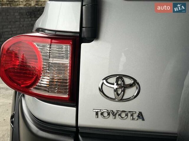 Серый Тойота ФЖ Крузер, объемом двигателя 3.96 л и пробегом 271 тыс. км за 26099 $, фото 13 на Automoto.ua