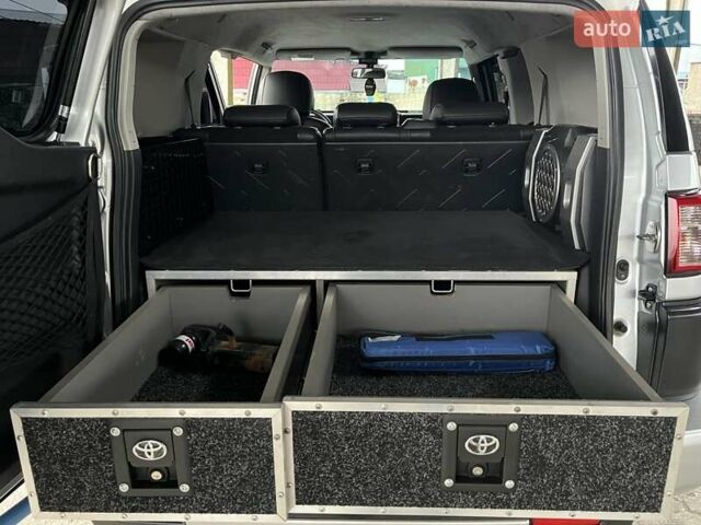 Серый Тойота ФЖ Крузер, объемом двигателя 3.96 л и пробегом 271 тыс. км за 26099 $, фото 43 на Automoto.ua