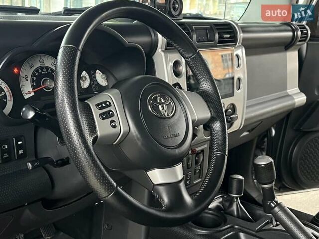 Серый Тойота ФЖ Крузер, объемом двигателя 3.96 л и пробегом 271 тыс. км за 26099 $, фото 29 на Automoto.ua