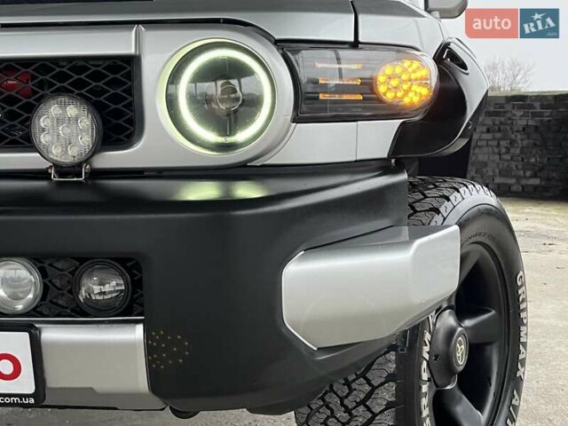 Серый Тойота ФЖ Крузер, объемом двигателя 3.96 л и пробегом 271 тыс. км за 26099 $, фото 5 на Automoto.ua