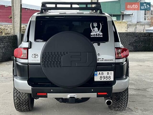 Серый Тойота ФЖ Крузер, объемом двигателя 3.96 л и пробегом 271 тыс. км за 26099 $, фото 9 на Automoto.ua