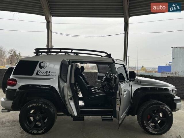 Серый Тойота ФЖ Крузер, объемом двигателя 3.96 л и пробегом 271 тыс. км за 26099 $, фото 17 на Automoto.ua