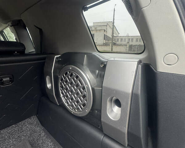 Серый Тойота ФЖ Крузер, объемом двигателя 3.96 л и пробегом 252 тыс. км за 18500 $, фото 10 на Automoto.ua