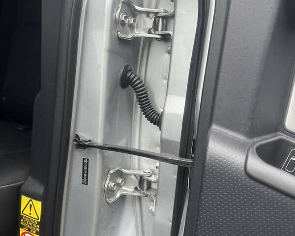 Серый Тойота ФЖ Крузер, объемом двигателя 3.96 л и пробегом 252 тыс. км за 18500 $, фото 14 на Automoto.ua