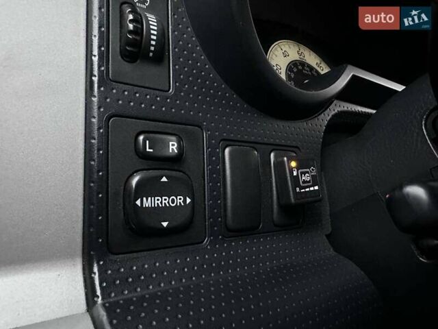 Серый Тойота ФЖ Крузер, объемом двигателя 3.96 л и пробегом 403 тыс. км за 18290 $, фото 16 на Automoto.ua