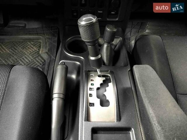 Серый Тойота ФЖ Крузер, объемом двигателя 4 л и пробегом 282 тыс. км за 28700 $, фото 11 на Automoto.ua