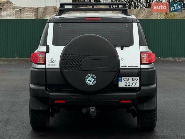 Серый Тойота ФЖ Крузер, объемом двигателя 3.96 л и пробегом 235 тыс. км за 19000 $, фото 3 на Automoto.ua