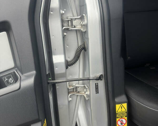 Серый Тойота ФЖ Крузер, объемом двигателя 3.96 л и пробегом 252 тыс. км за 18500 $, фото 20 на Automoto.ua