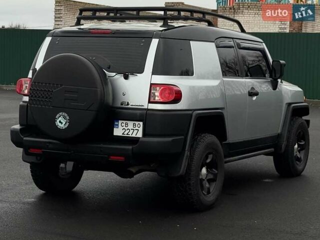 Серый Тойота ФЖ Крузер, объемом двигателя 3.96 л и пробегом 235 тыс. км за 19000 $, фото 4 на Automoto.ua