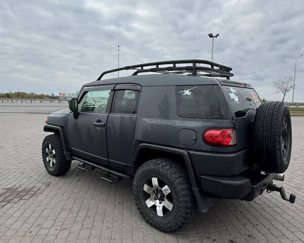 Серый Тойота ФЖ Крузер, объемом двигателя 3.96 л и пробегом 268 тыс. км за 23500 $, фото 4 на Automoto.ua