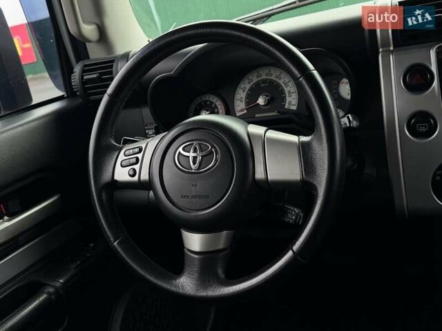 Серый Тойота ФЖ Крузер, объемом двигателя 3.96 л и пробегом 235 тыс. км за 19000 $, фото 13 на Automoto.ua