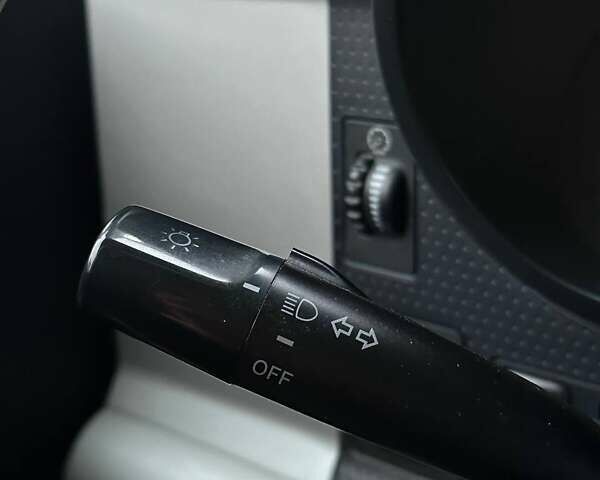 Серый Тойота ФЖ Крузер, объемом двигателя 3.96 л и пробегом 403 тыс. км за 18290 $, фото 17 на Automoto.ua