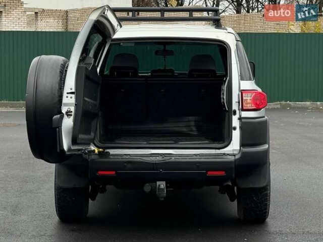 Серый Тойота ФЖ Крузер, объемом двигателя 3.96 л и пробегом 235 тыс. км за 19000 $, фото 16 на Automoto.ua