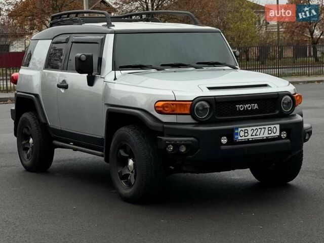 Серый Тойота ФЖ Крузер, объемом двигателя 3.96 л и пробегом 235 тыс. км за 19000 $, фото 5 на Automoto.ua