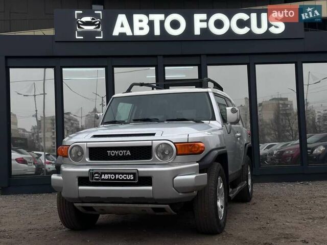 Серый Тойота ФЖ Крузер, объемом двигателя 3.96 л и пробегом 403 тыс. км за 18290 $, фото 3 на Automoto.ua