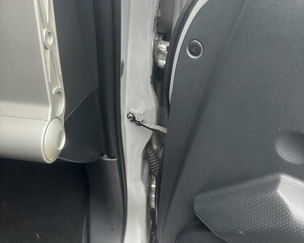 Серый Тойота ФЖ Крузер, объемом двигателя 3.96 л и пробегом 252 тыс. км за 18500 $, фото 18 на Automoto.ua