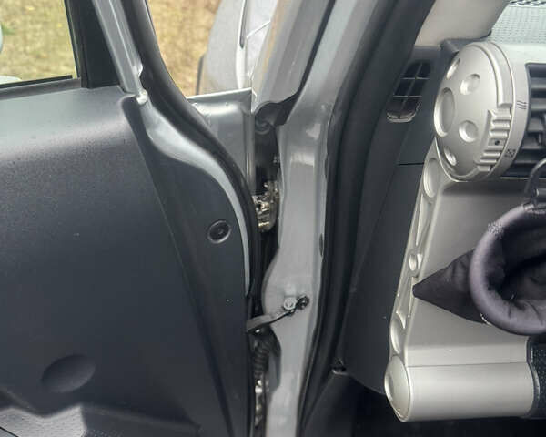 Серый Тойота ФЖ Крузер, объемом двигателя 3.96 л и пробегом 252 тыс. км за 18500 $, фото 15 на Automoto.ua