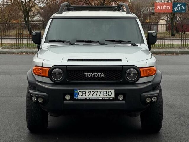 Серый Тойота ФЖ Крузер, объемом двигателя 3.96 л и пробегом 235 тыс. км за 19000 $, фото 6 на Automoto.ua