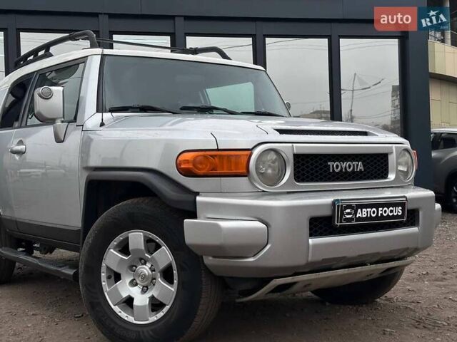Серый Тойота ФЖ Крузер, объемом двигателя 3.96 л и пробегом 403 тыс. км за 18290 $, фото 1 на Automoto.ua