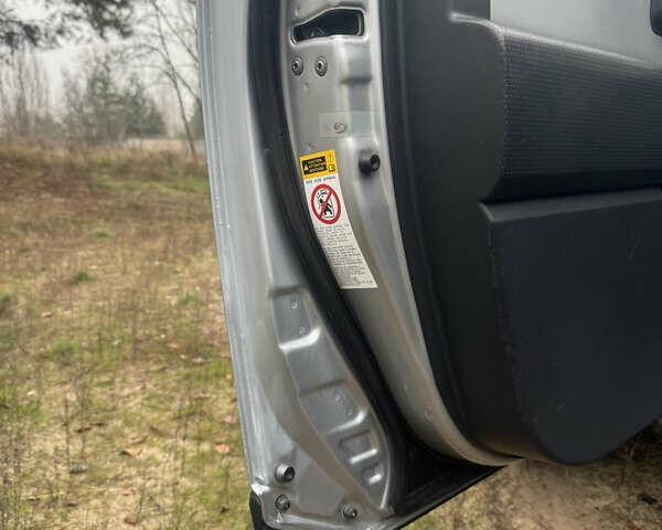 Серый Тойота ФЖ Крузер, объемом двигателя 3.96 л и пробегом 252 тыс. км за 18500 $, фото 16 на Automoto.ua