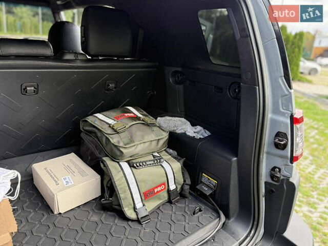 Серый Тойота ФЖ Крузер, объемом двигателя 3.96 л и пробегом 192 тыс. км за 38500 $, фото 19 на Automoto.ua