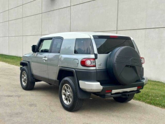 Серый Тойота ФЖ Крузер, объемом двигателя 4 л и пробегом 93 тыс. км за 8000 $, фото 4 на Automoto.ua