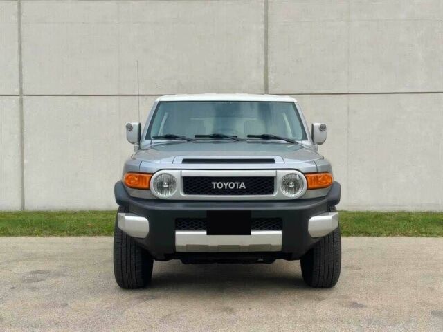 Серый Тойота ФЖ Крузер, объемом двигателя 4 л и пробегом 93 тыс. км за 8000 $, фото 1 на Automoto.ua