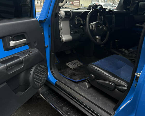 Синій Тойота ФЖ Крузер, об'ємом двигуна 3.96 л та пробігом 210 тис. км за 21999 $, фото 6 на Automoto.ua