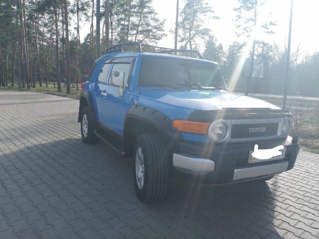 Синий Тойота ФЖ Крузер, объемом двигателя 4 л и пробегом 236 тыс. км за 17500 $, фото 2 на Automoto.ua