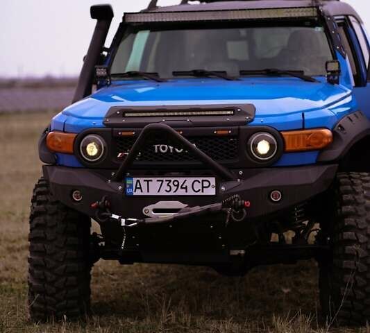 Синий Тойота ФЖ Крузер, объемом двигателя 4 л и пробегом 180 тыс. км за 32000 $, фото 4 на Automoto.ua
