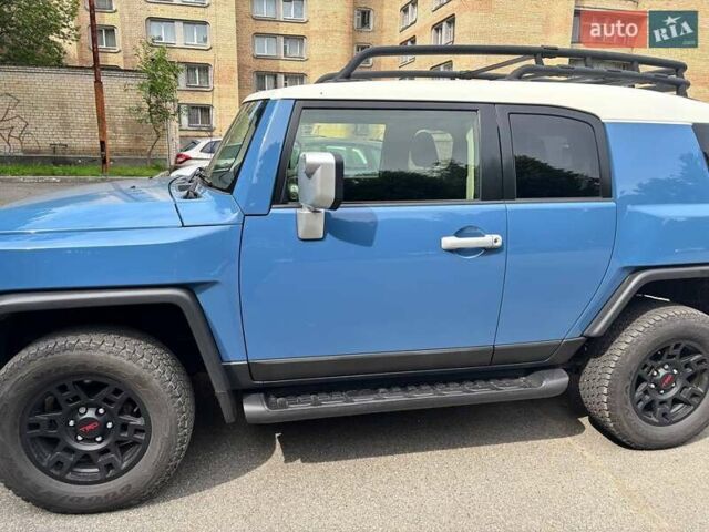 Синий Тойота ФЖ Крузер, объемом двигателя 4 л и пробегом 130 тыс. км за 32000 $, фото 3 на Automoto.ua