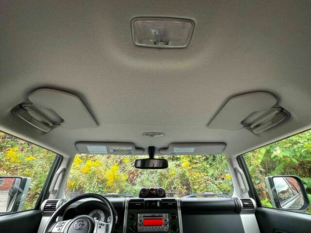 Зеленый Тойота ФЖ Крузер, объемом двигателя 4 л и пробегом 83 тыс. км за 4500 $, фото 9 на Automoto.ua