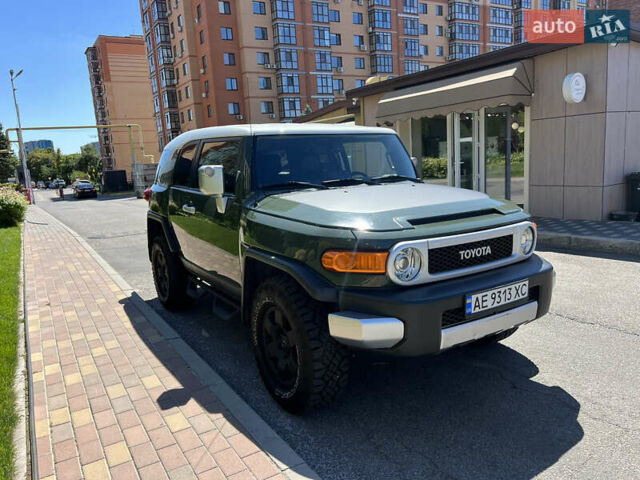 Зеленый Тойота ФЖ Крузер, объемом двигателя 3.96 л и пробегом 145 тыс. км за 27900 $, фото 4 на Automoto.ua